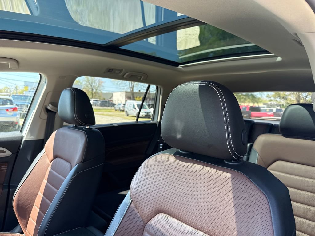 Used 2021 Volkswagen Atlas SEL Premium image 2