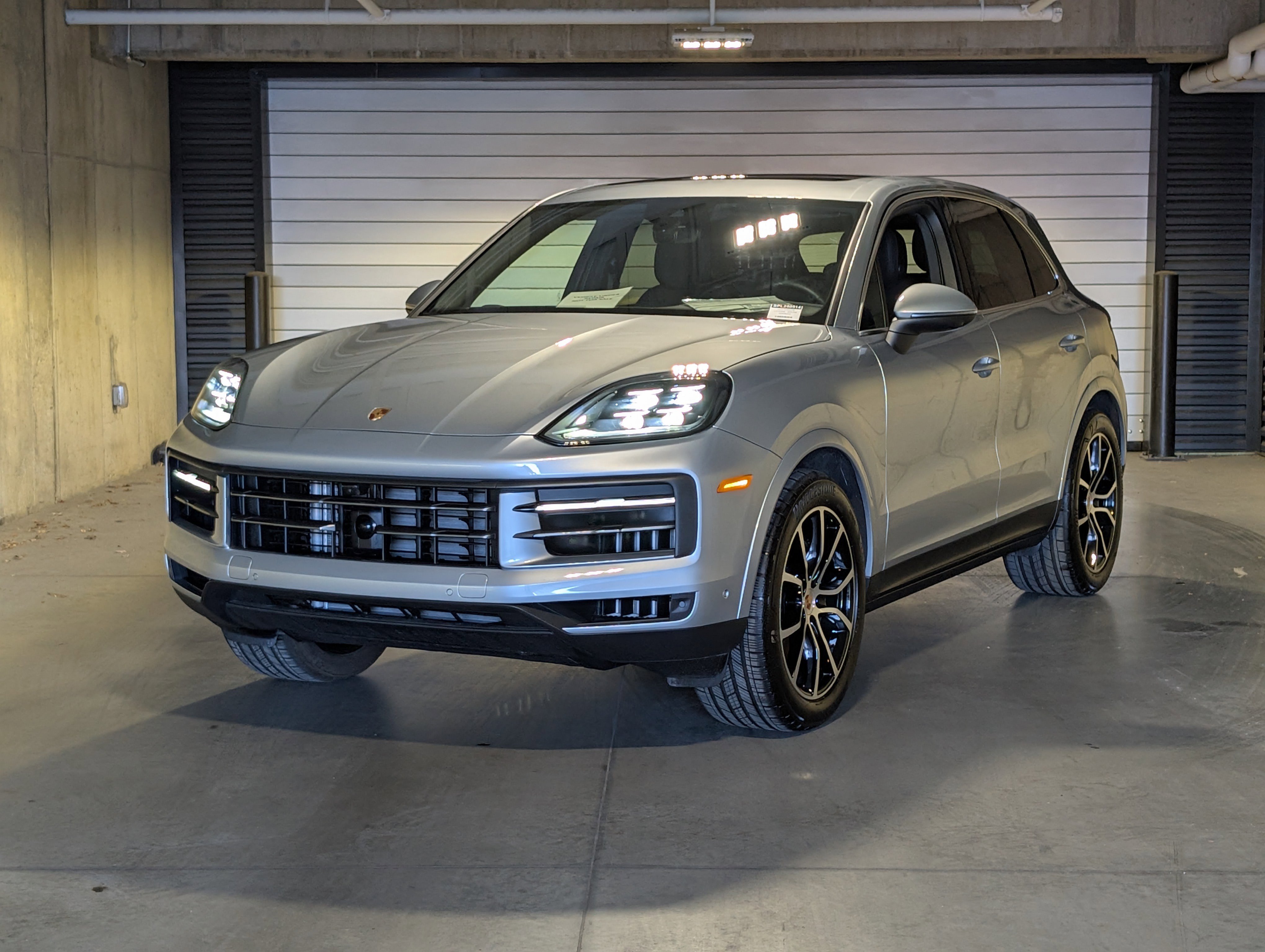 Certified 2025 Porsche Cayenne image 1