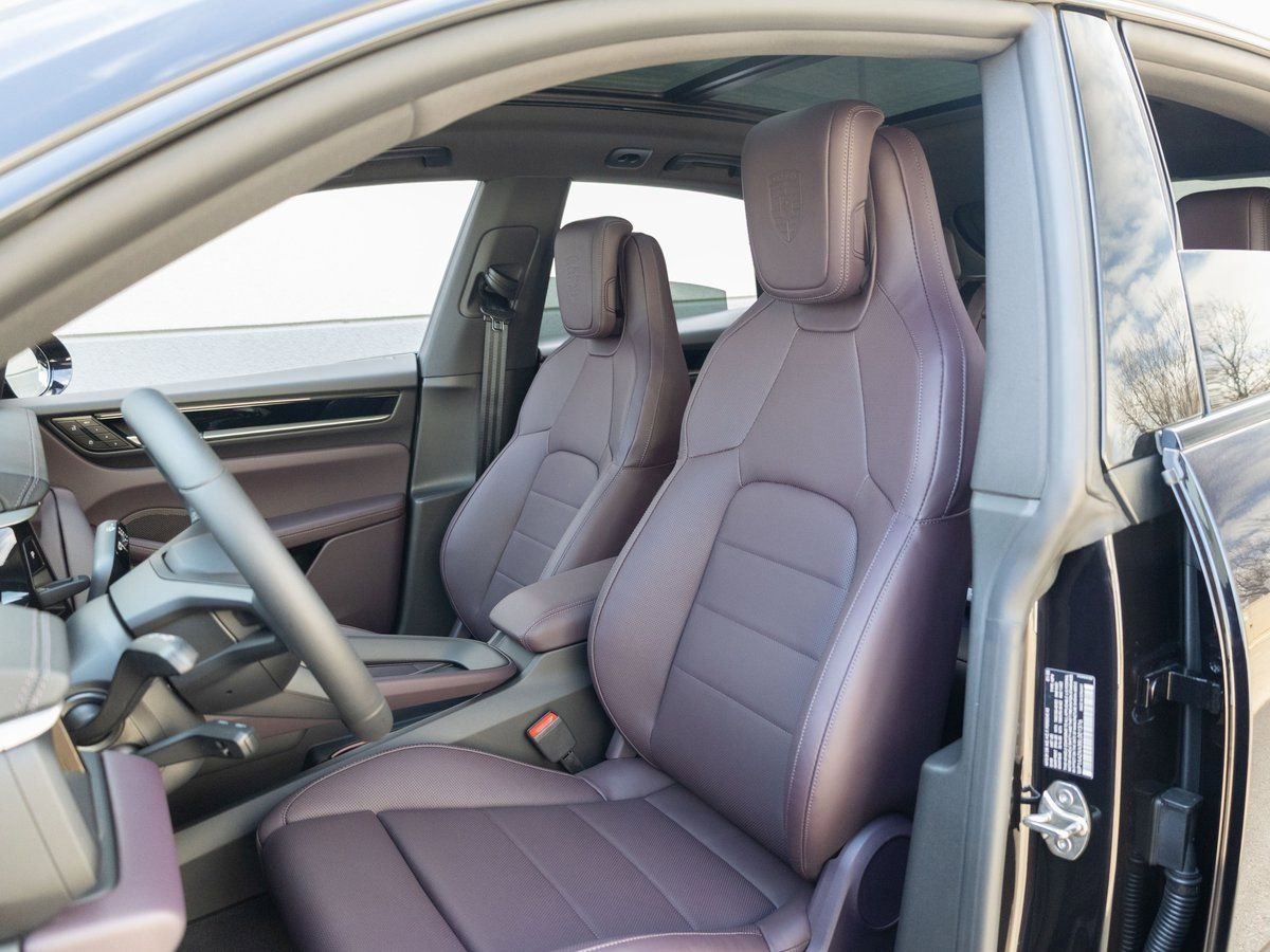 New 2025 Porsche Macan 4 Electric image 5