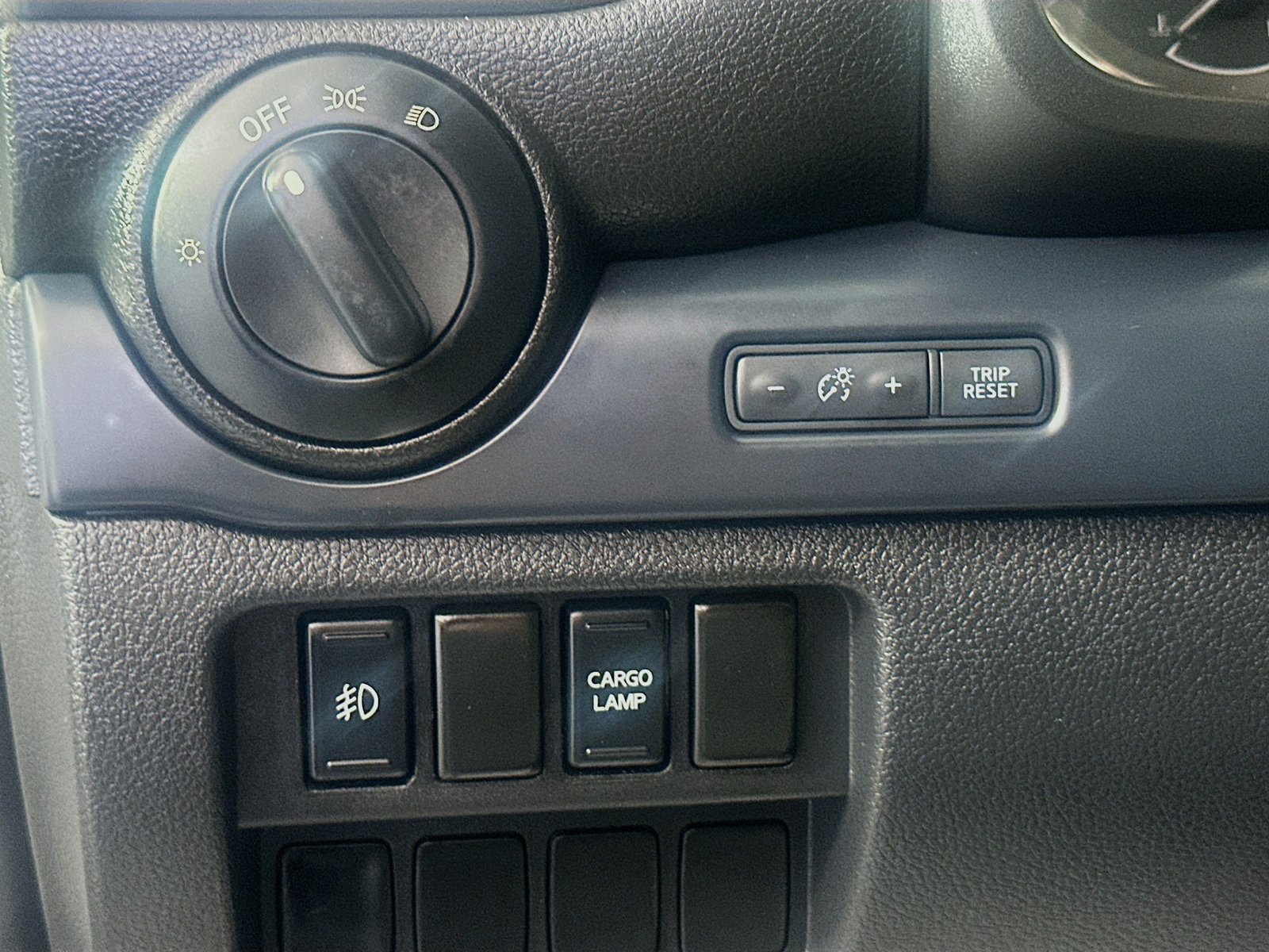 Used 2017 Nissan Titan S AWD/4WD image 10