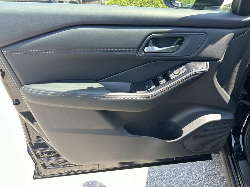 New 2026 Nissan Rogue Dark Armor FWD image 17