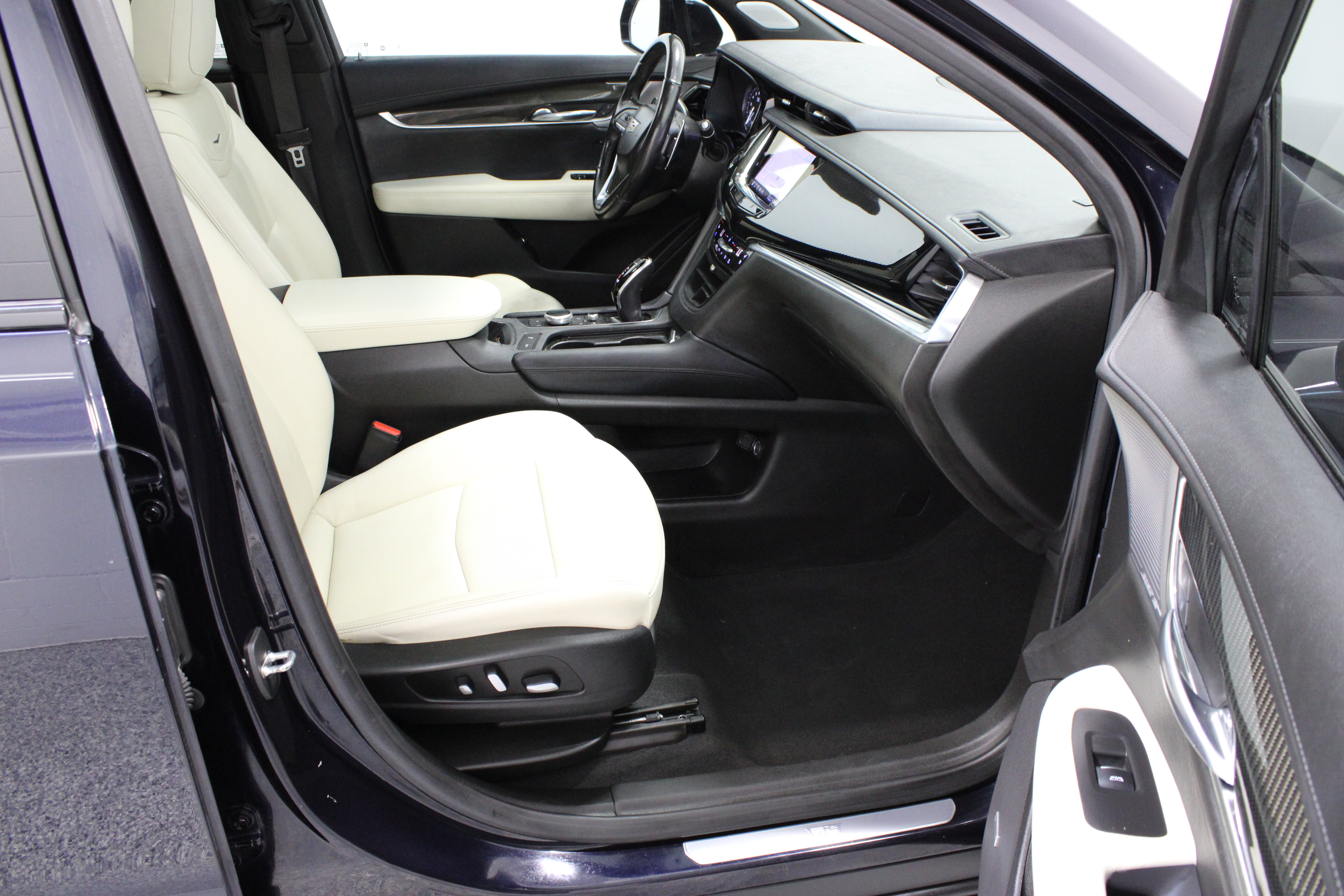 Used 2021 Cadillac XT6 Sport AWD/4WD image 42