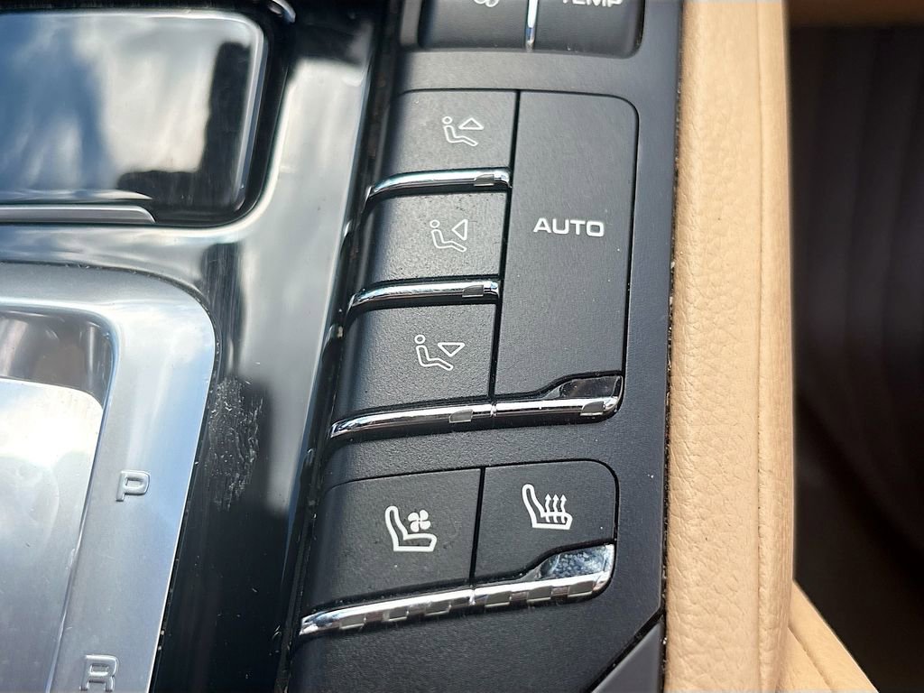 Used 2016 Porsche Cayenne AWD/4WD image 25