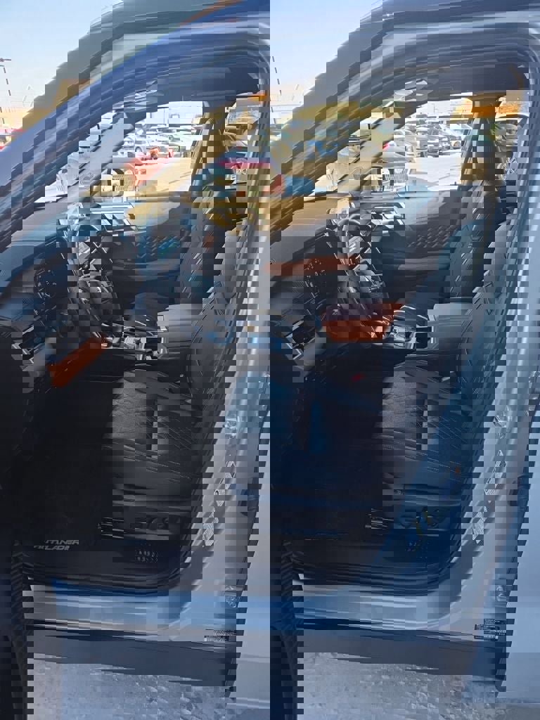 Used 2023 Mitsubishi Outlander SEL image 12