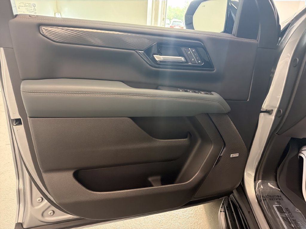 New 2026 GMC Yukon XL AT4 w/ LPO, Floor Liner Package AWD/4WD image 13