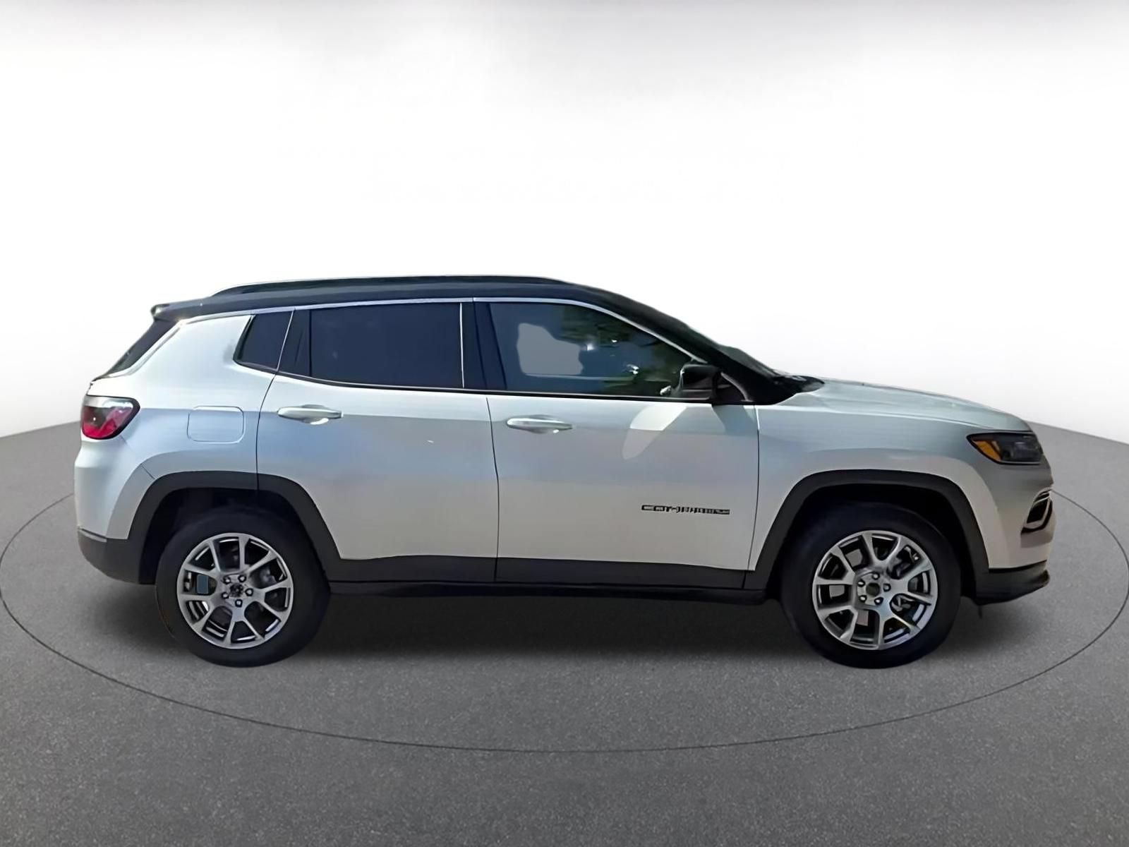 Used 2025 Jeep Compass Limited AWD/4WD image 15