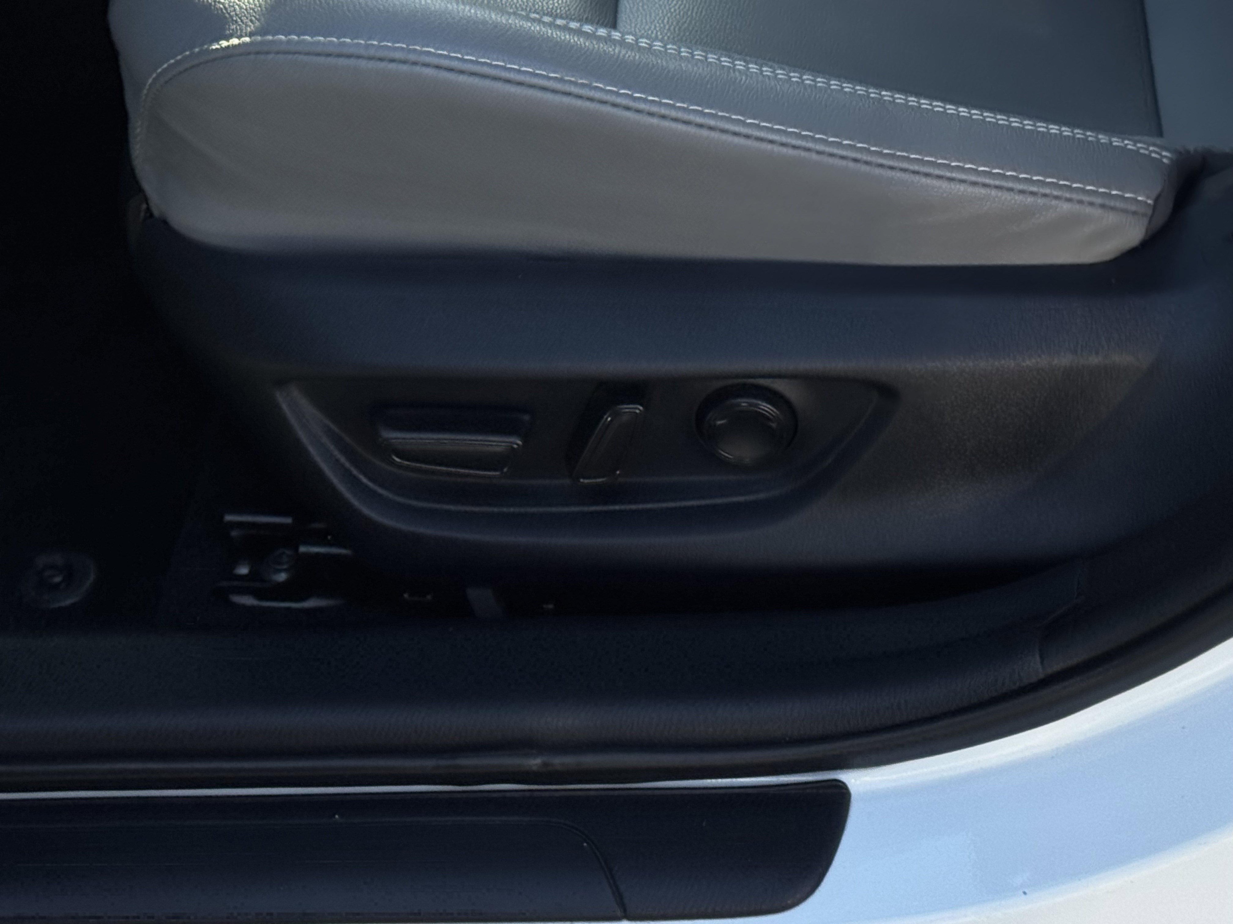 Used 2025 Toyota Camry SE image 15