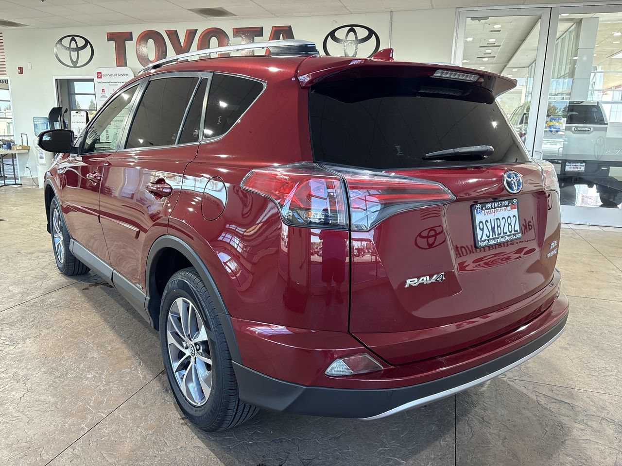 Used 2018 Toyota RAV4 XLE w/ Carpet Mat Package AWD/4WD image 8