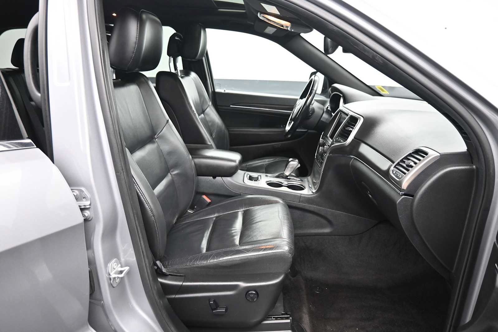 Used 2018 Jeep Grand Cherokee Limited AWD/4WD image 25