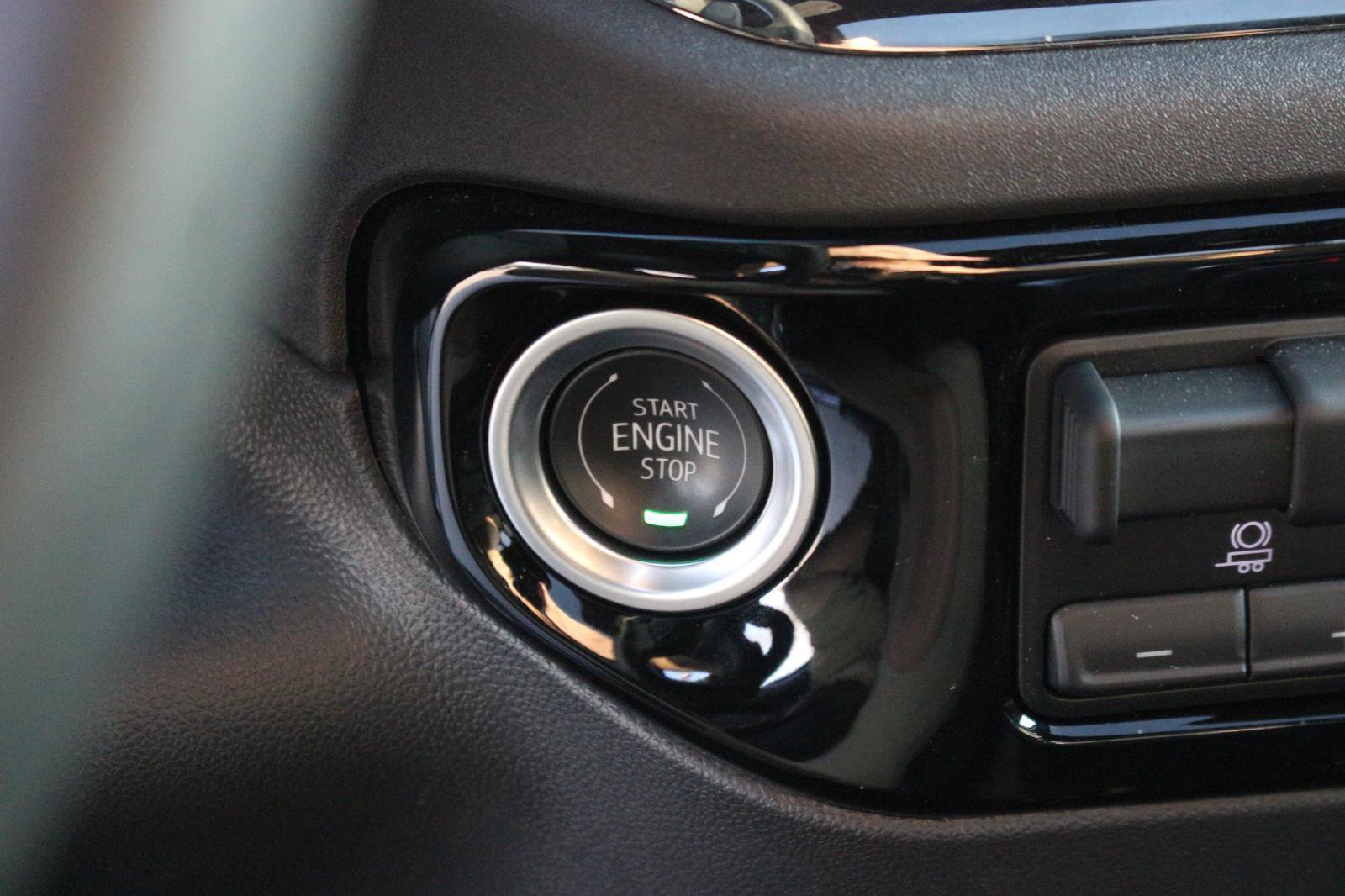 Used 2025 Chevrolet Silverado 1500 ZR2 w/ Technology Package image 31