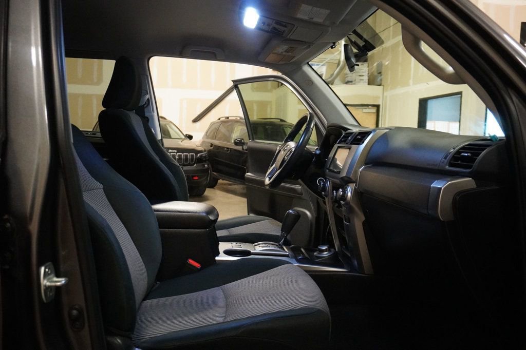 Used 2018 Toyota 4Runner SR5 AWD/4WD image 8