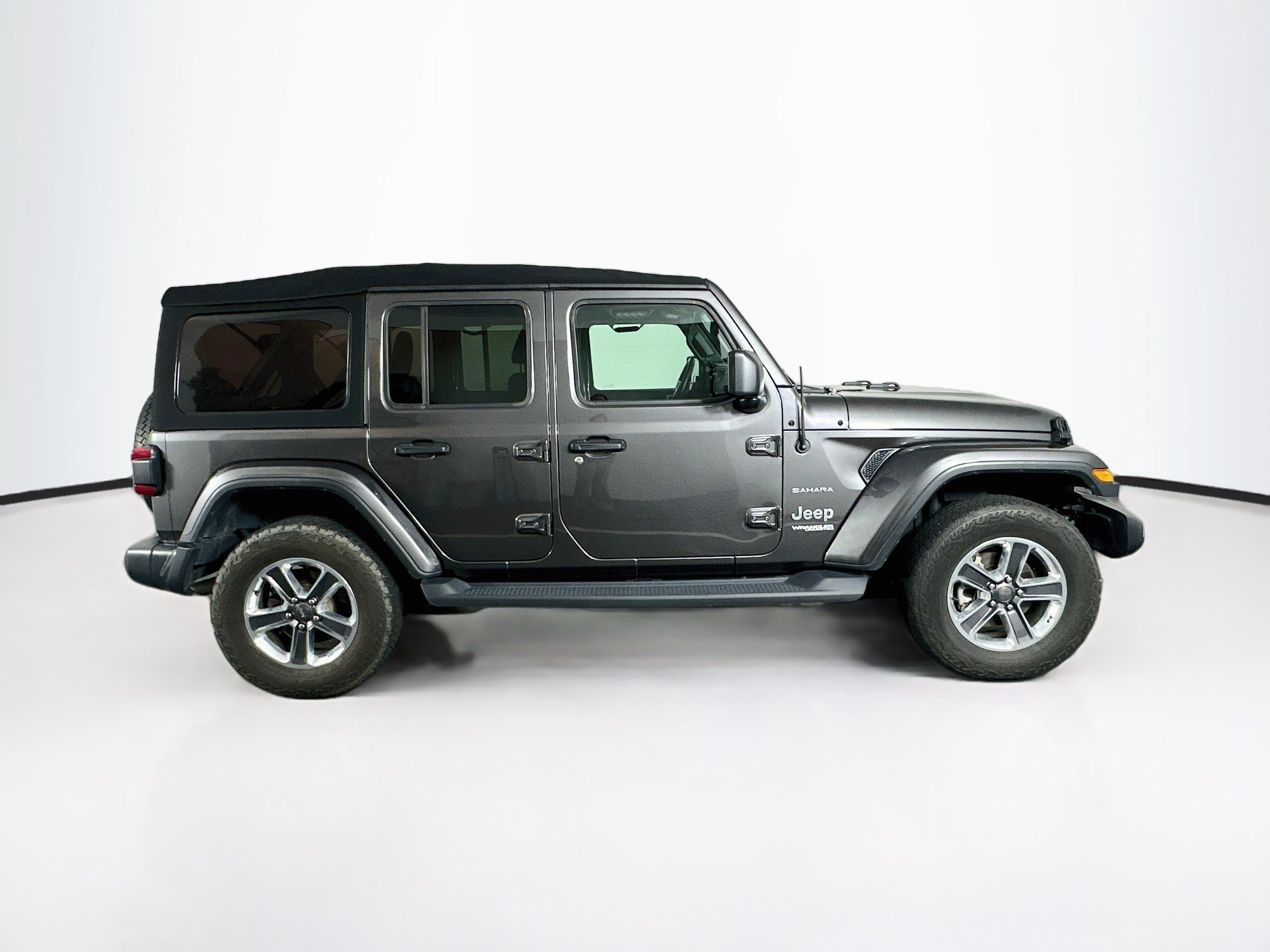 Used 2018 Jeep Wrangler Unlimited Sahara w/ Cold Weather Group AWD/4WD image 10
