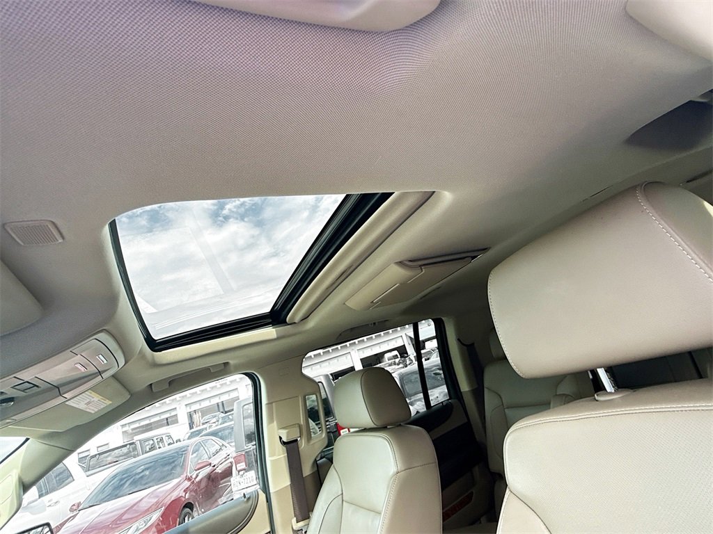 Used 2020 Chevrolet Suburban Premier image 24