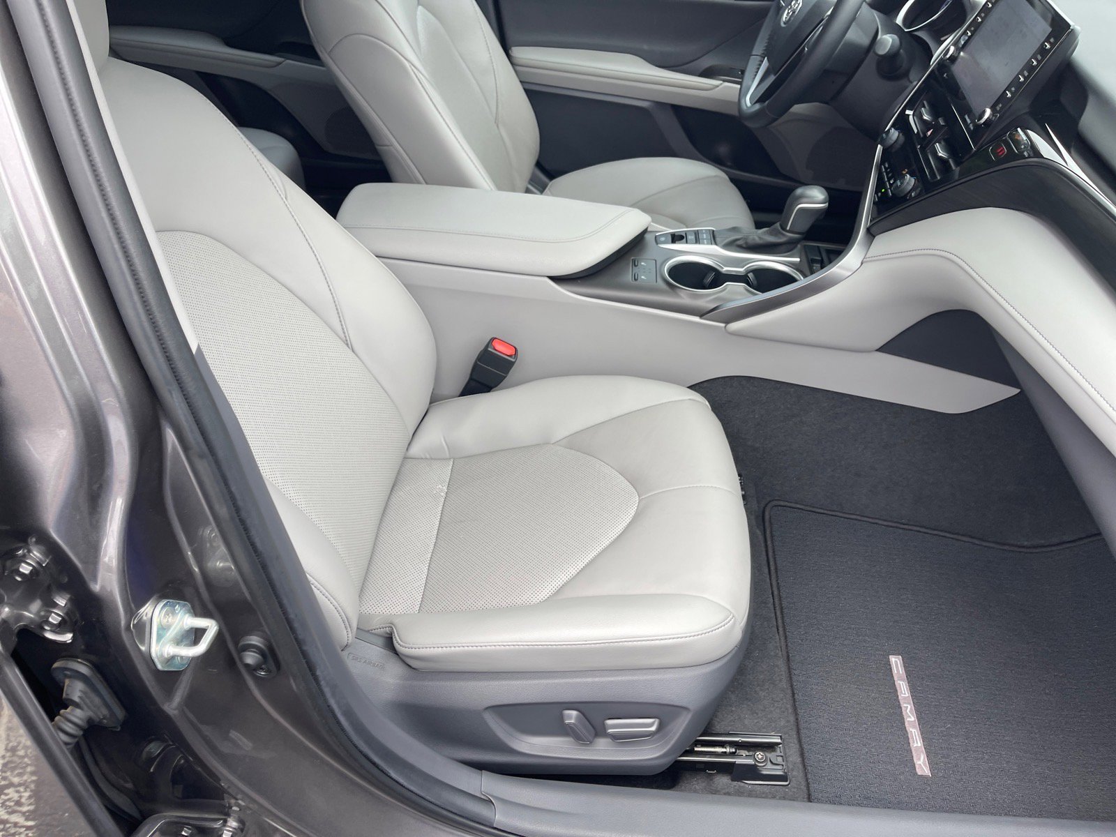 Used 2021 Toyota Camry XLE image 19