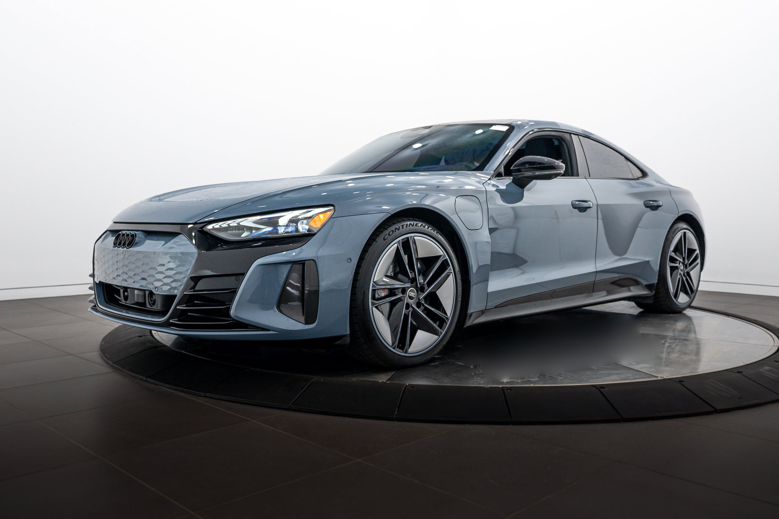 Used 2023 Audi RS e-tron GT w/ Carbon Performance Package AWD/4WD image 7