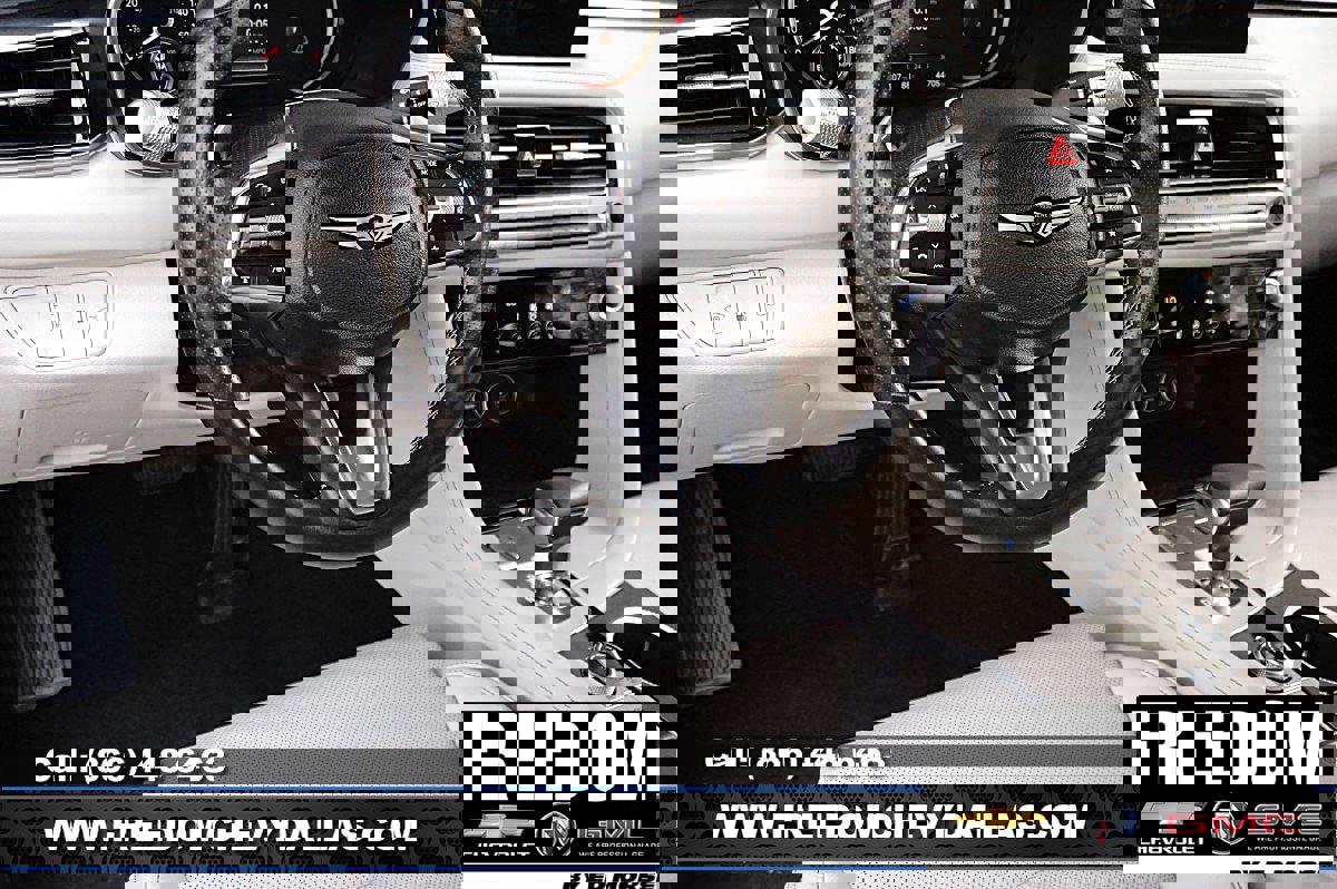 Used 2025 Genesis G70 2.5T image 21