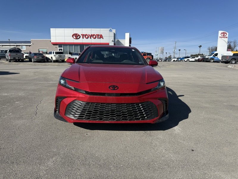 Used 2025 Toyota Camry SE w/ Convenience Package image 2