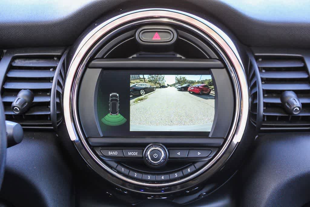 Used 2019 MINI Cooper 4-Door Hardtop w/ Premium Package image 13