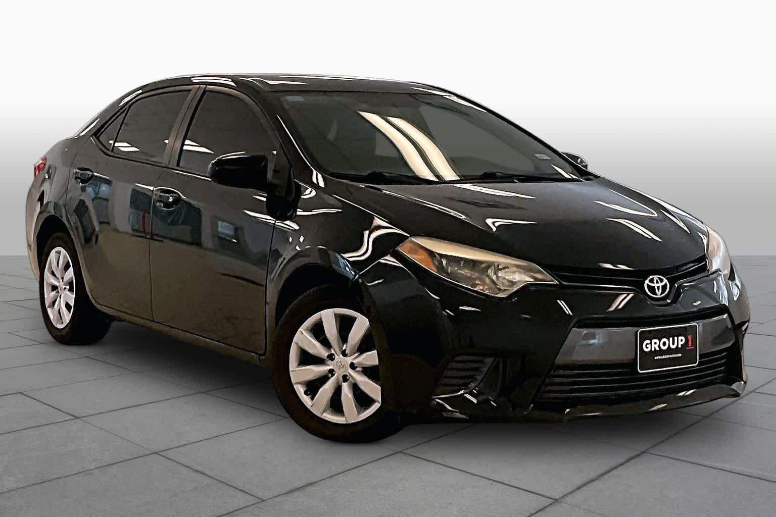 Used 2016 Toyota Corolla LE FWD image 2