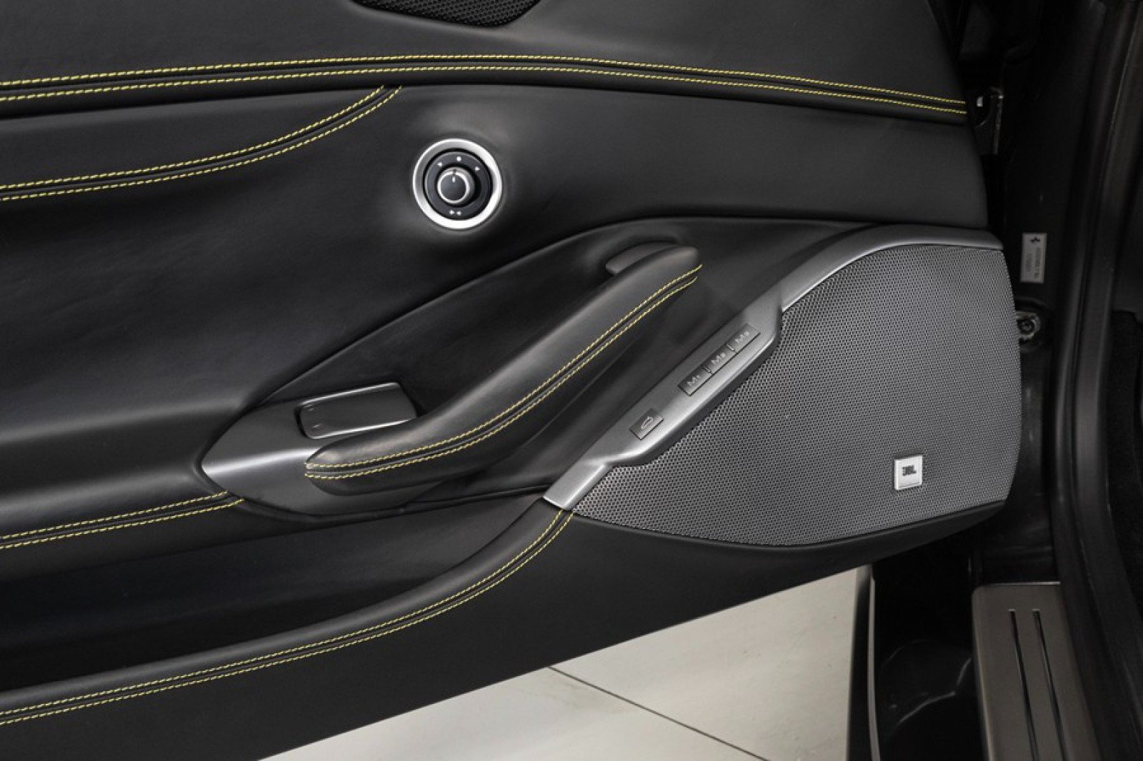 Used 2020 Ferrari Portofino RWD image 41