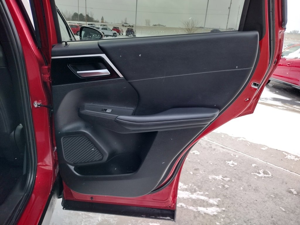 Used 2024 Mitsubishi Outlander SE Black Edition image 18