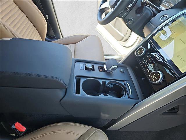 Used 2025 Land Rover Discovery Dynamic SE AWD/4WD image 26