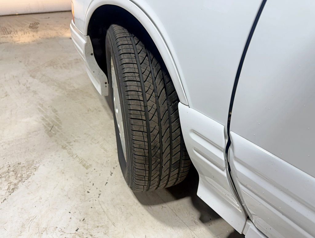 Used 1997 Oldsmobile Cutlass Supreme SL image 3