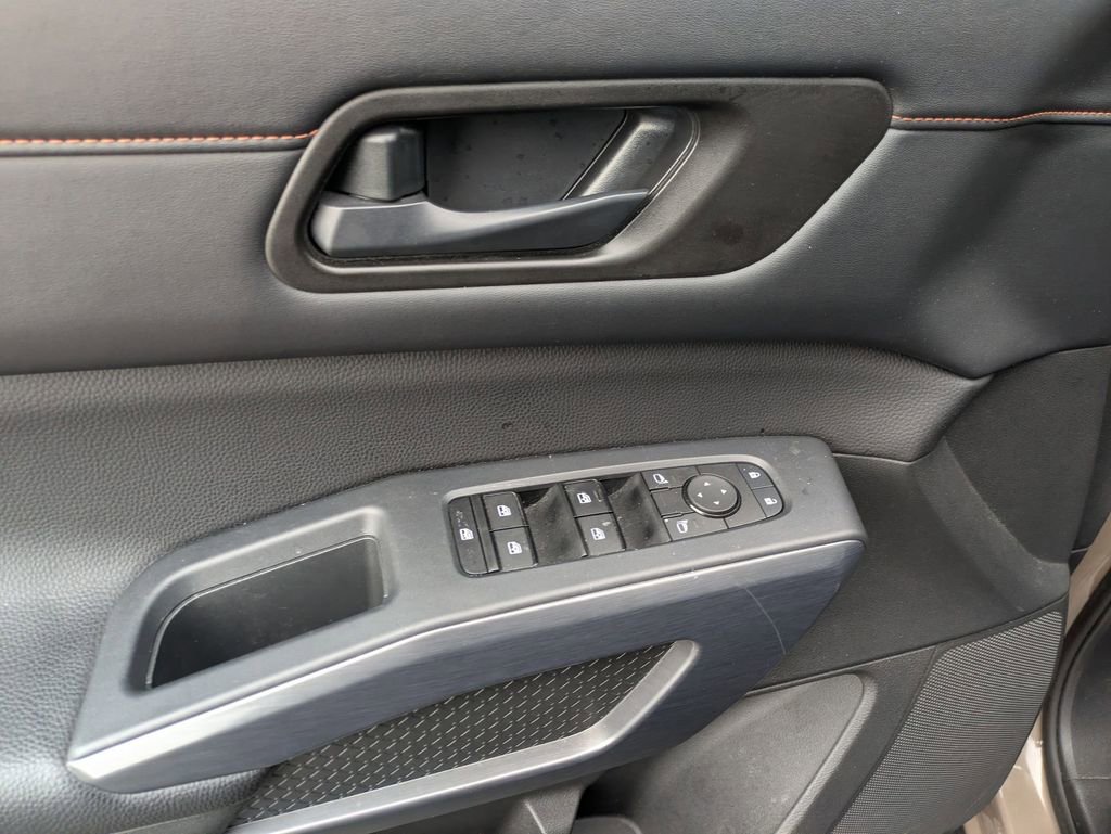 Used 2024 Nissan Pathfinder Rock Creek image 10