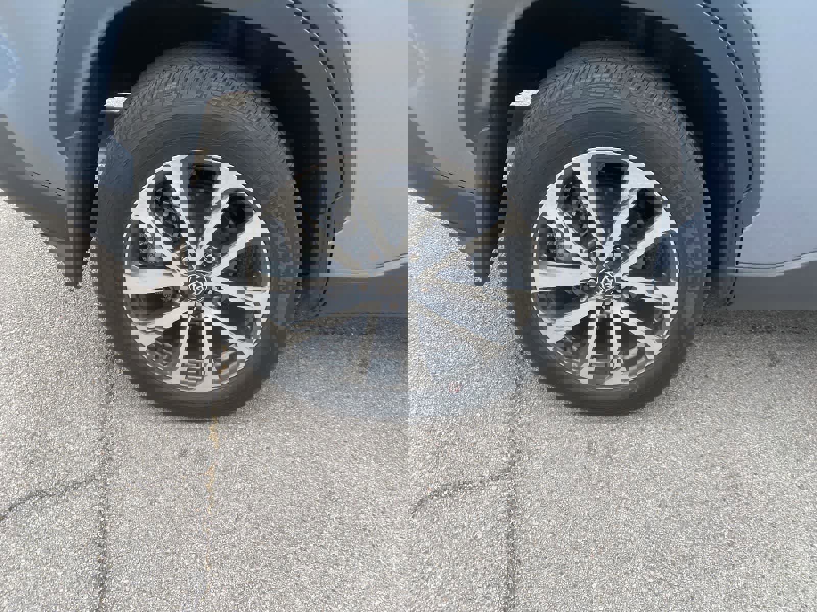 Used 2022 Toyota Corolla Cross XLE w/ Convenience Package image 5