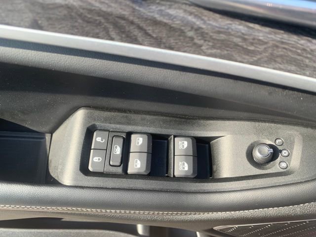 Used 2025 Jeep Grand Cherokee Limited w/ Luxury Tech Group II image 11