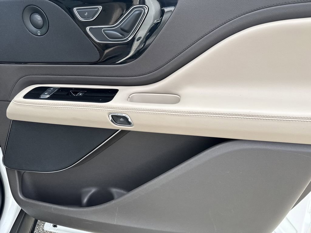 Used 2023 Lincoln Aviator Reserve image 14