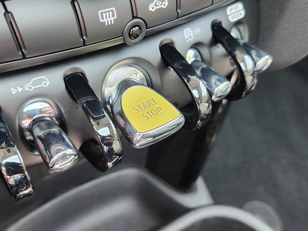 Used 2024 MINI Cooper SE FWD image 25