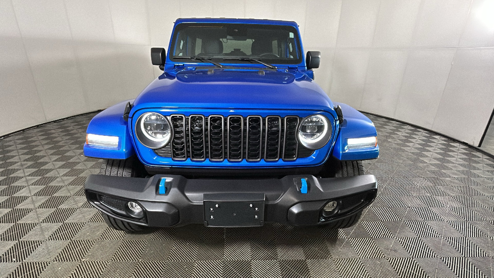 Used 2024 Jeep Wrangler Unlimited w/ Convenience Group AWD/4WD image 9