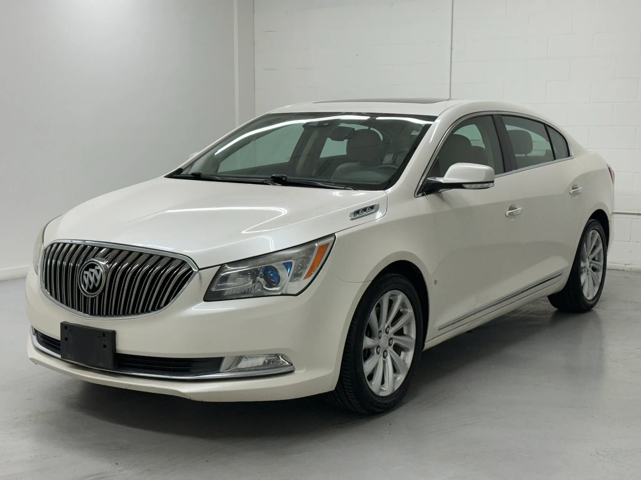 Used 2014 Buick LaCrosse Leather w/ Driver Confidence Package image 4