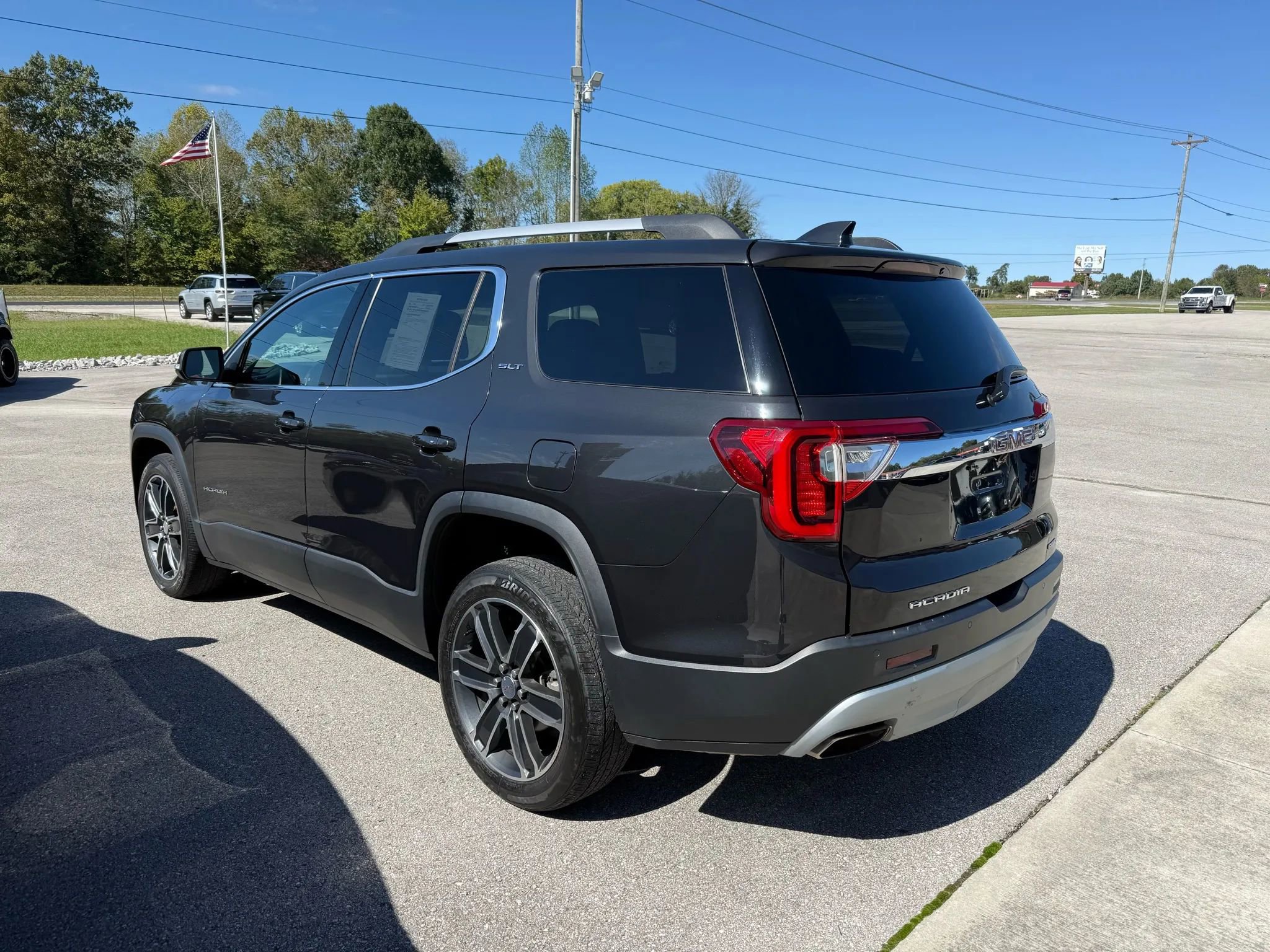 Used 2020 GMC Acadia SLT w/ Driver Alert Package II image 33