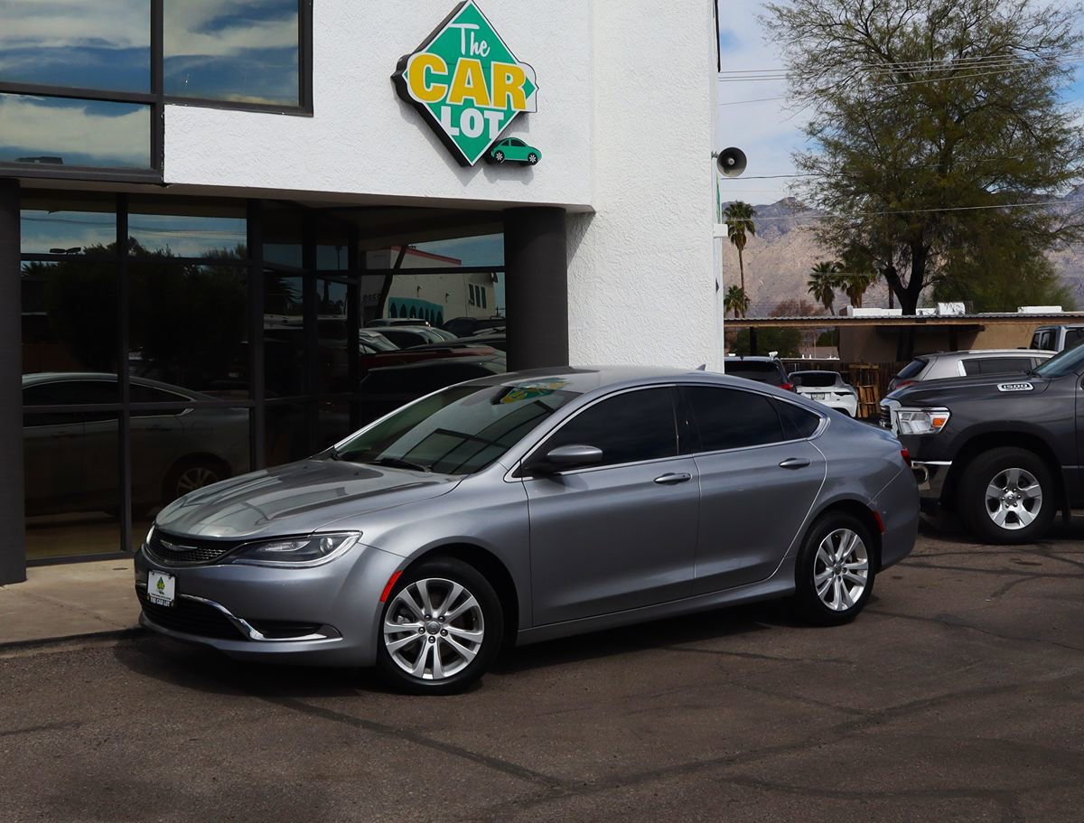 Used 2017 Chrysler 200 Limited Platinum image 3
