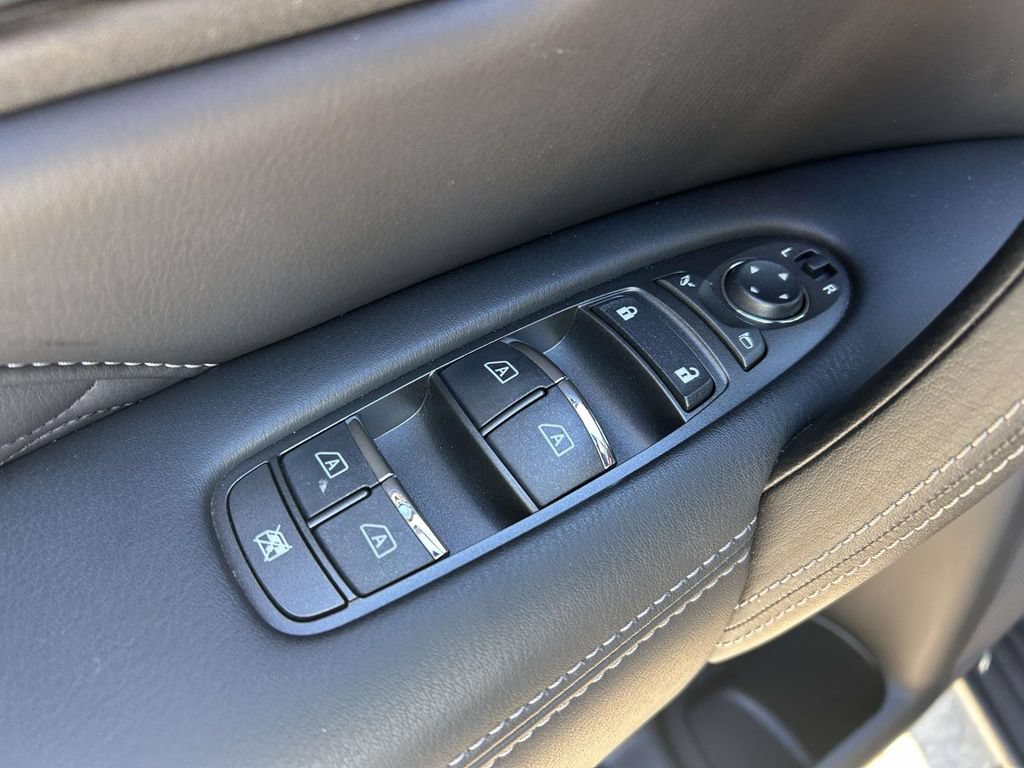 Used 2024 INFINITI QX80 Sensory AWD/4WD image 16