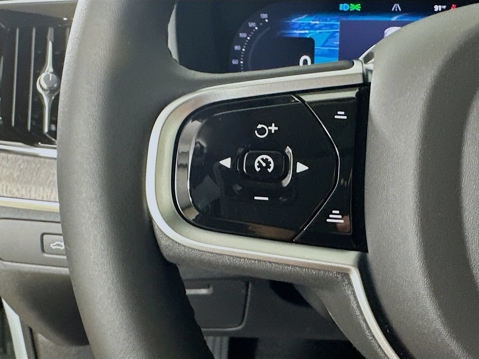New 2026 Volvo XC90 B6 Ultra w/ Protection Package Premier AWD/4WD image 18