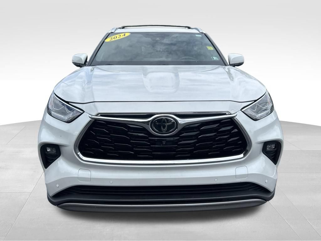 Certified 2024 Toyota Highlander Platinum AWD/4WD image 8