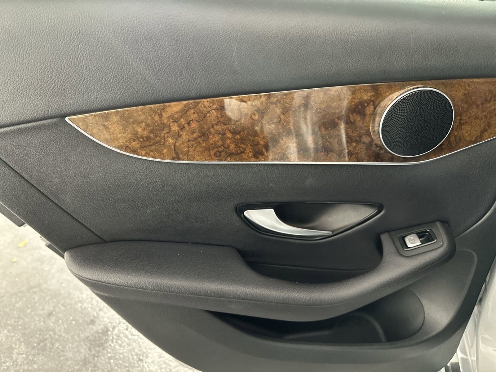 Used 2018 Mercedes-Benz GLC 300 4MATIC w/ Premium Package image 34