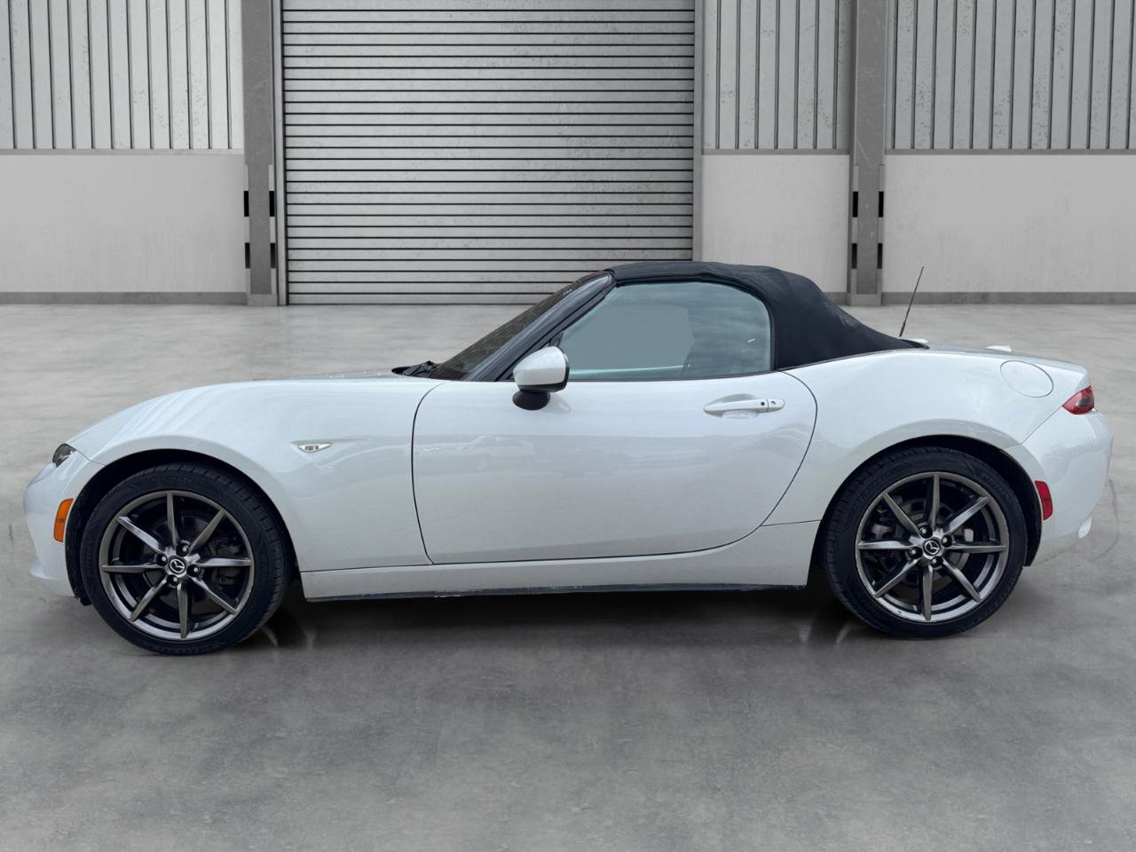 Used 2016 MAZDA MX-5 Miata Grand Touring image 25