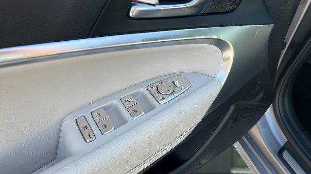 Used 2025 Genesis G70 2.5T image 20