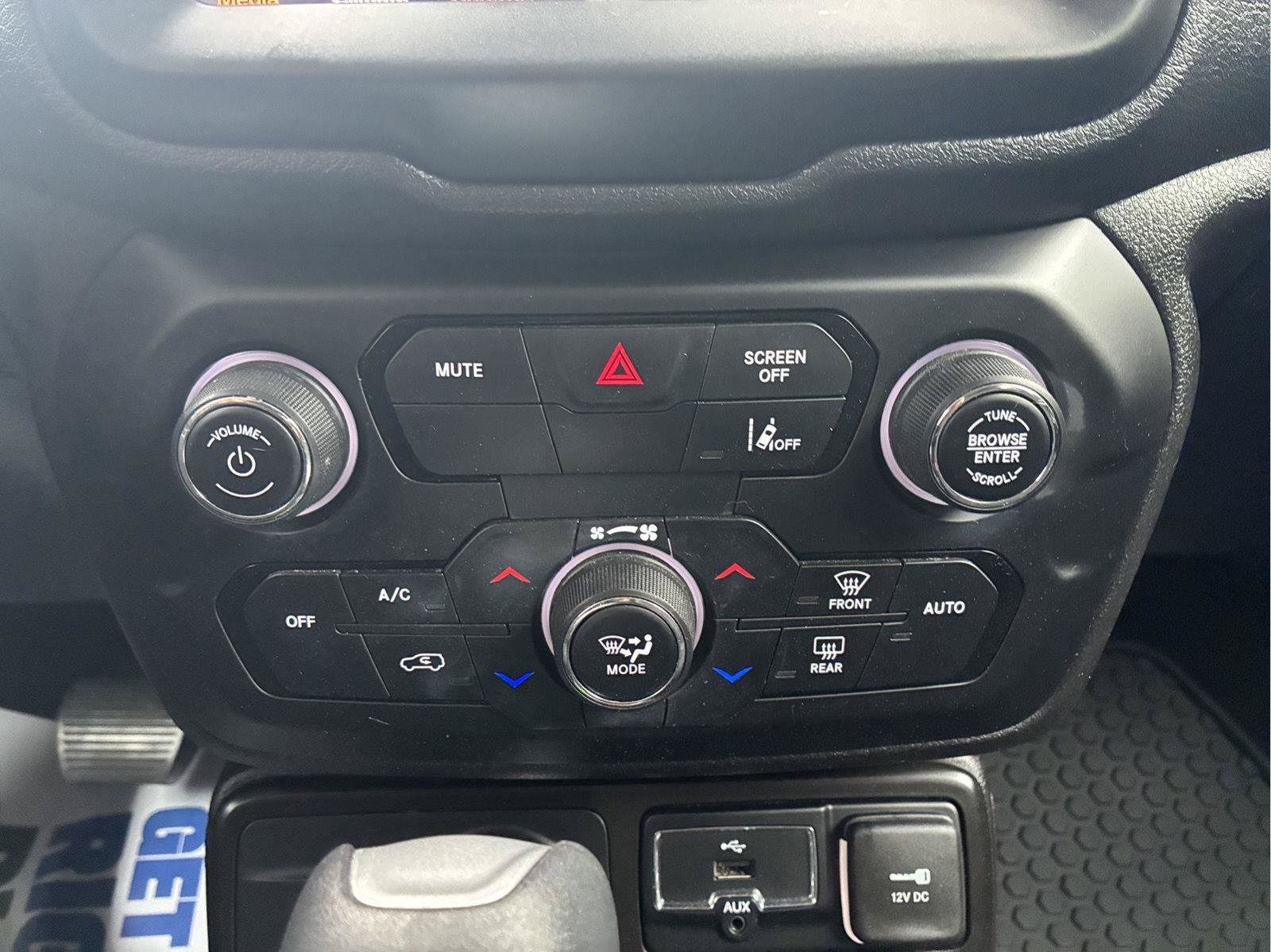 Used 2023 Jeep Renegade Latitude w/ Premium Group AWD/4WD image 26