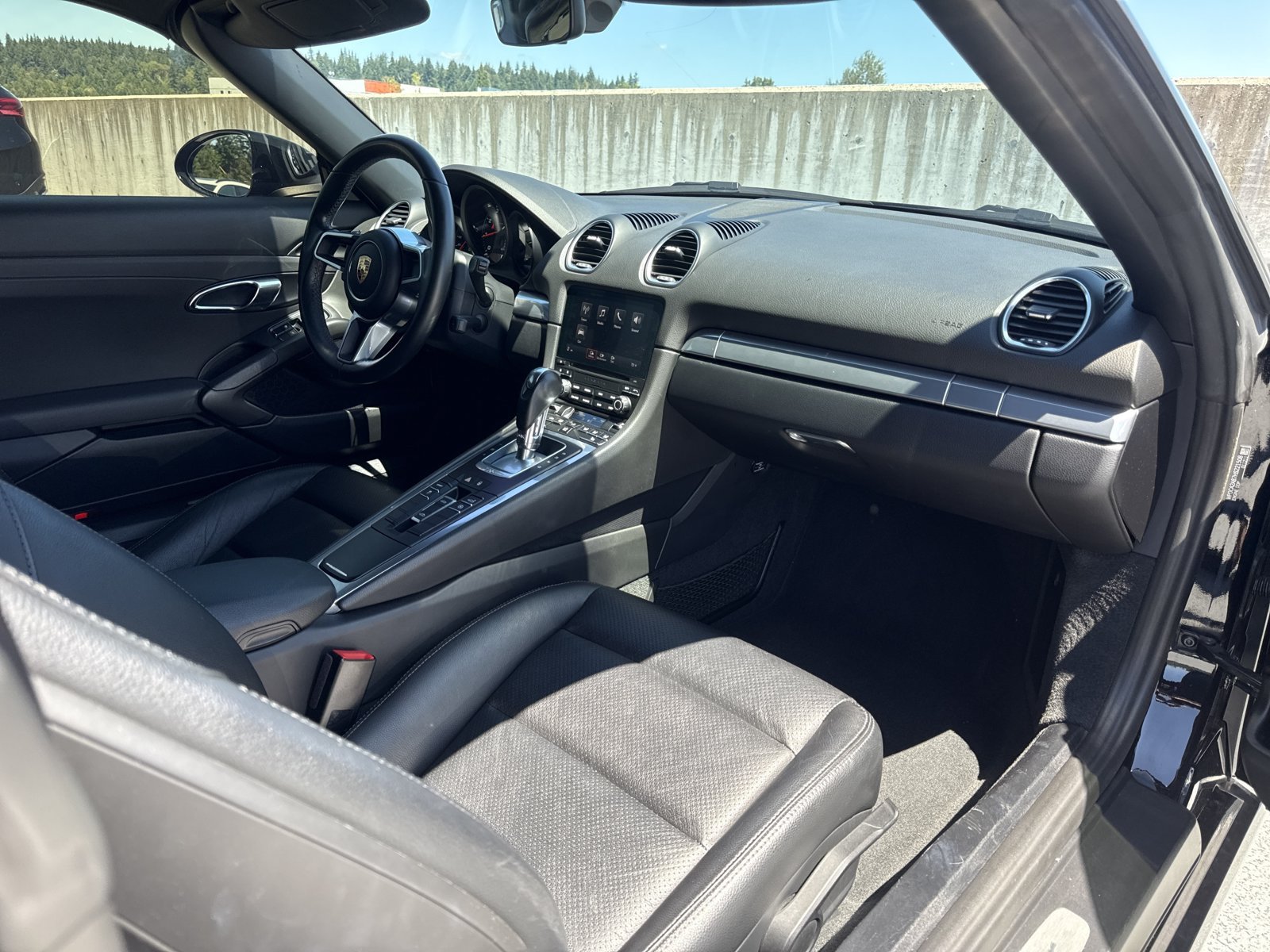 Used 2017 Porsche 718 Boxster RWD image 19