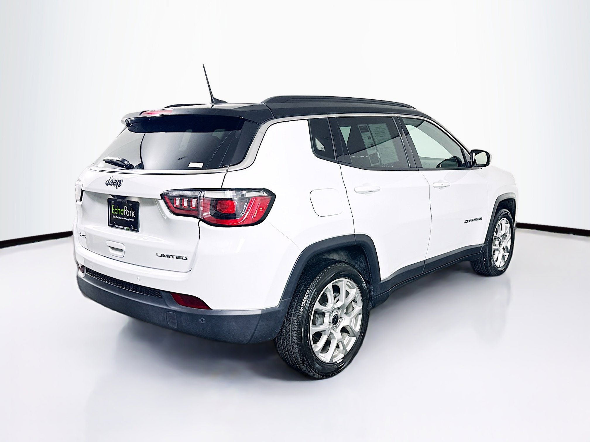 Used 2025 Jeep Compass Limited image 9