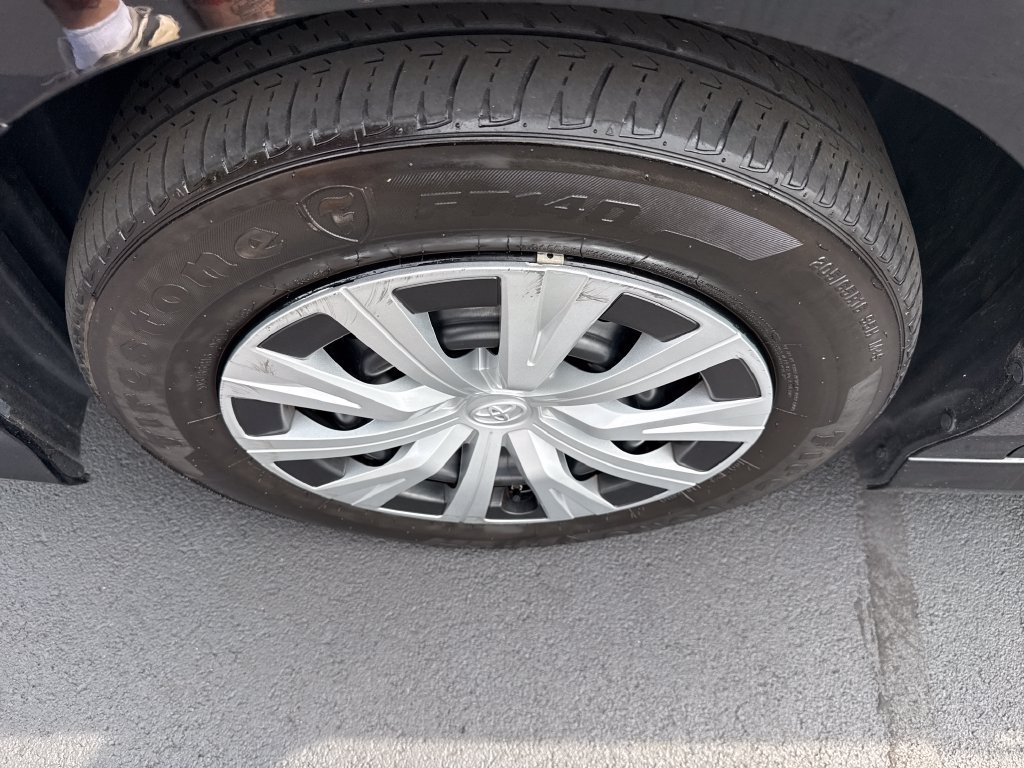 Used 2018 Toyota Camry LE FWD image 35