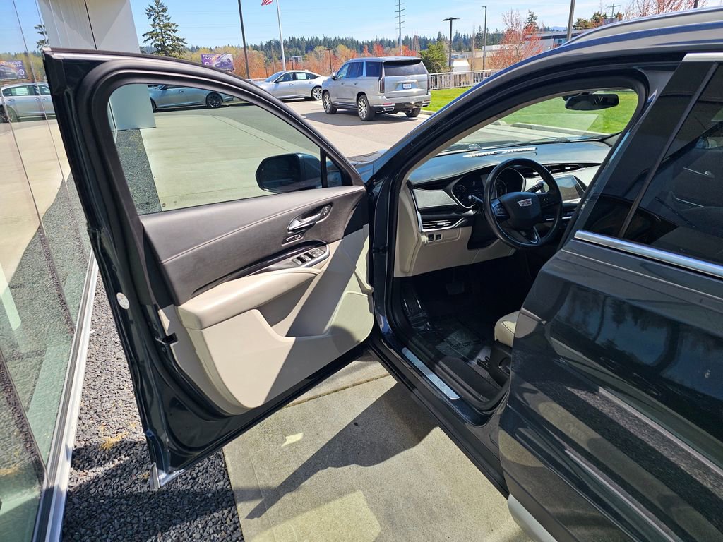 Used 2019 Cadillac XT4 Premium Luxury w/ Cold Weather Package image 18