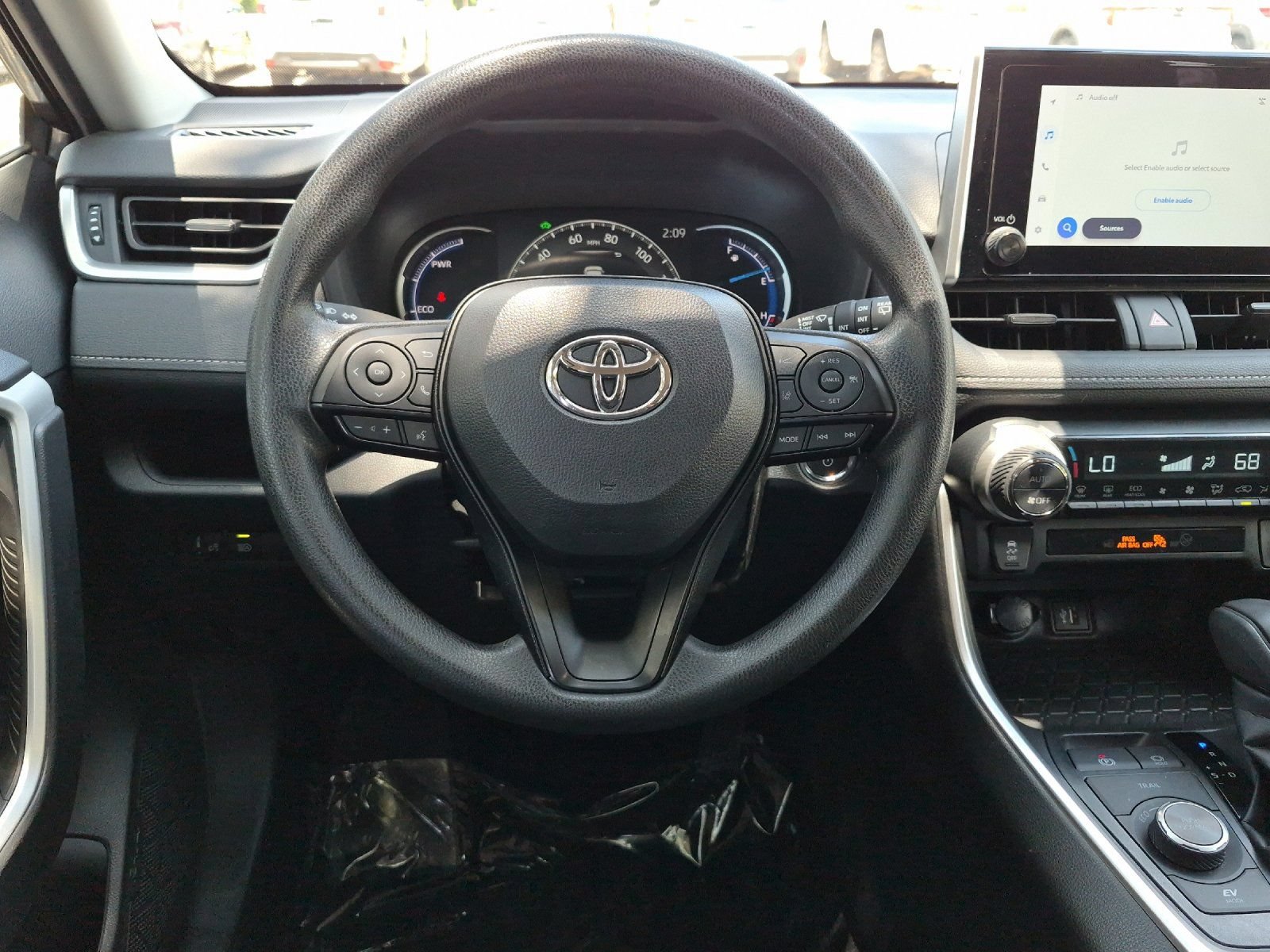Used 2025 Toyota RAV4 XLE AWD/4WD image 13
