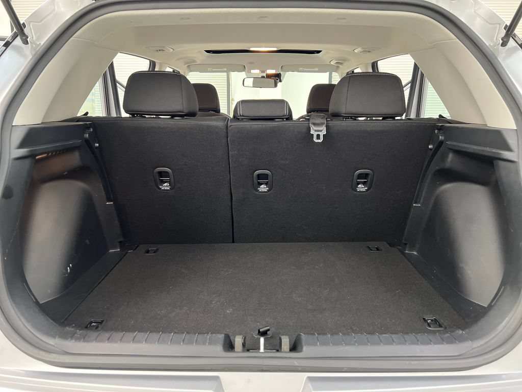 Used 2025 Hyundai Venue SEL FWD image 35