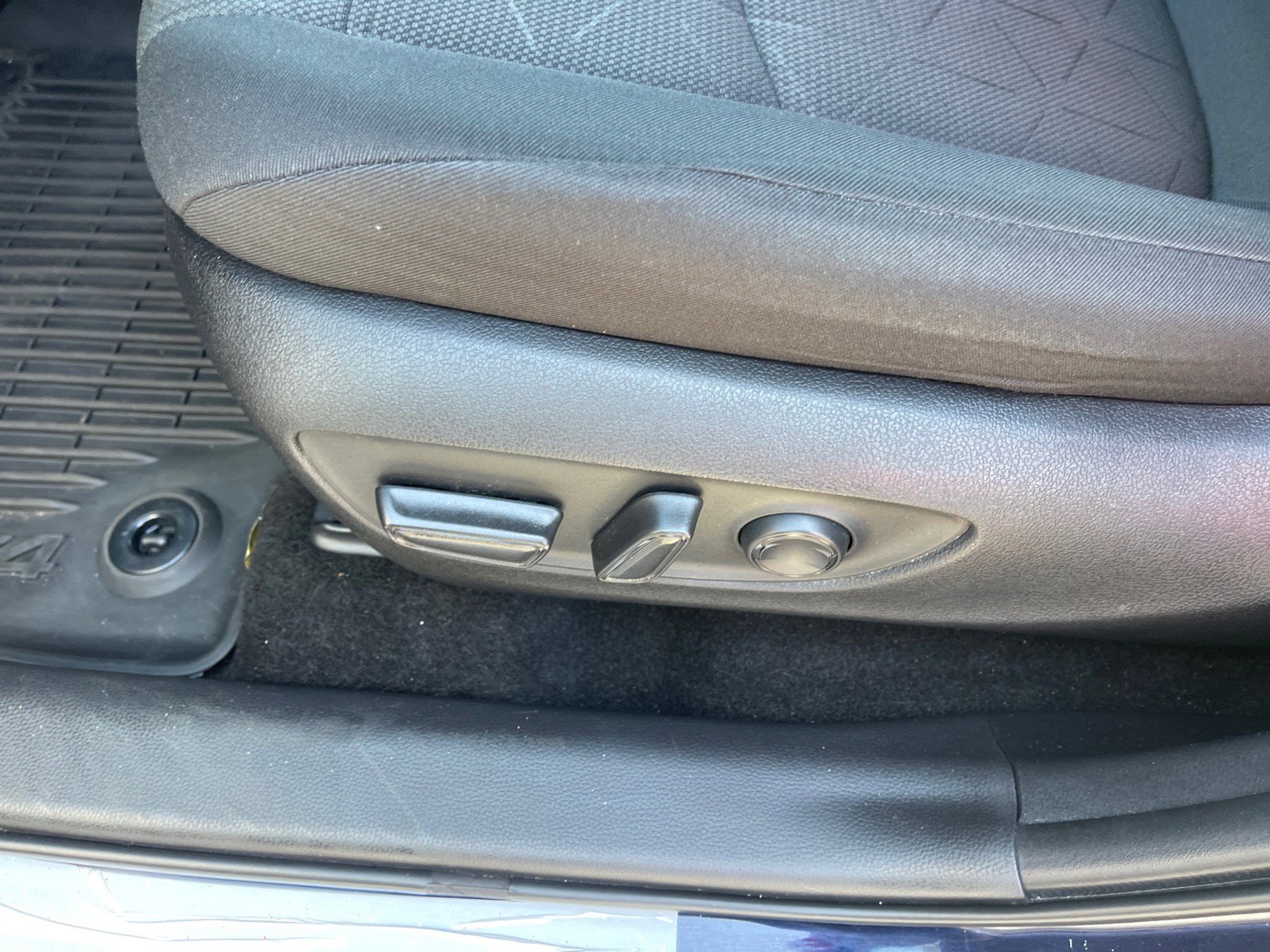 Used 2024 Toyota RAV4 XLE image 9